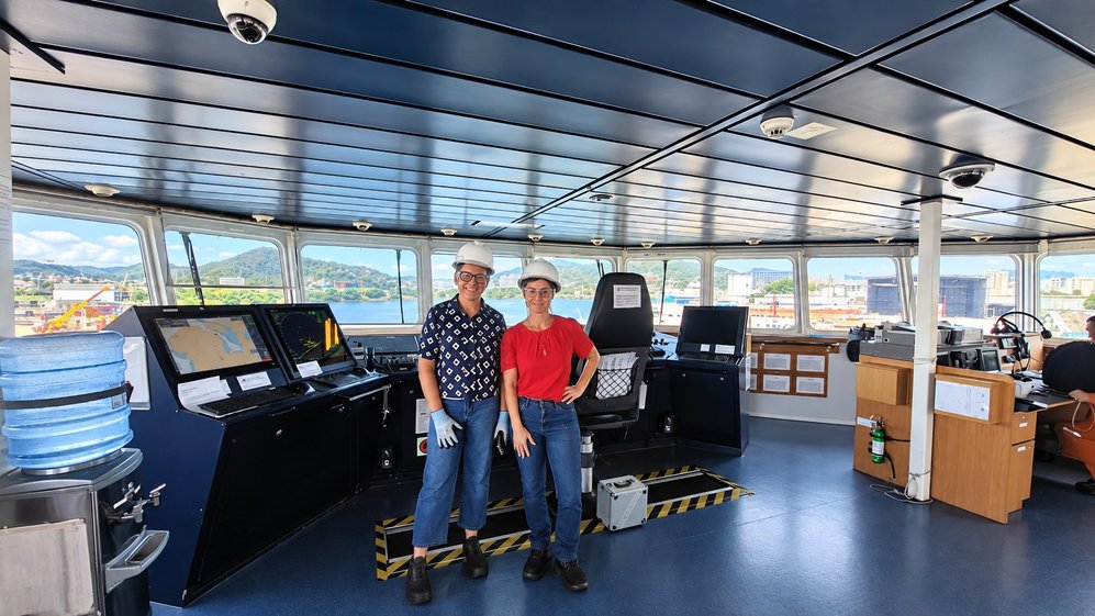 Ana Beatriz Móras em perícia técnica a bordo de embarcação da Wilson Sons